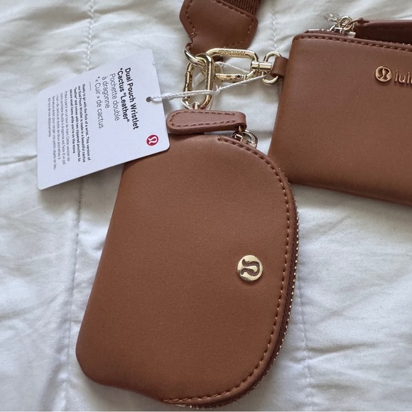 27🆕🌵Lululemon Dual Pouch Wristlet Cactus Leather Chestnut Brown/Gold - Picture 4 of 7